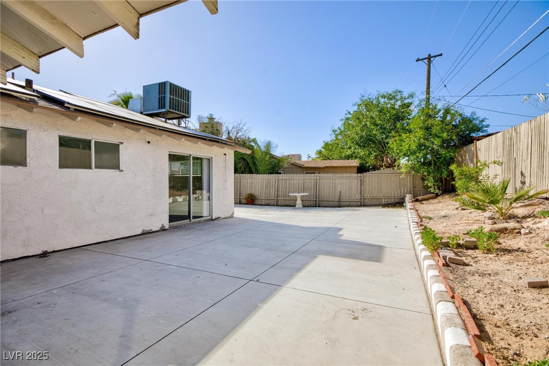 2112 Los Altos Street