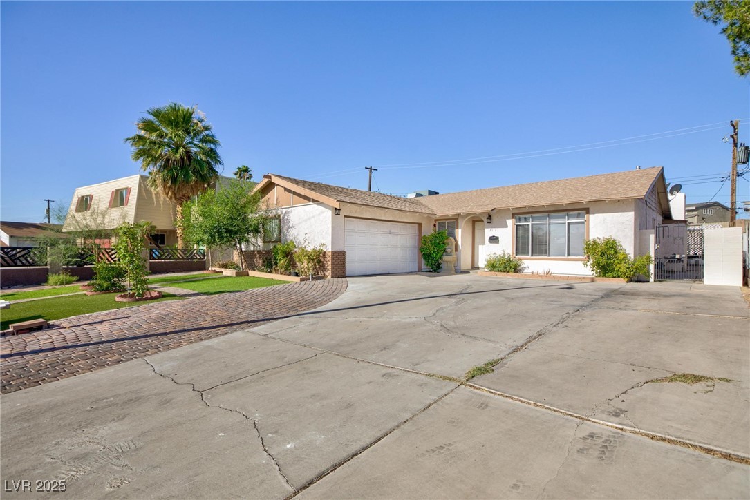 2112 Los Altos Street