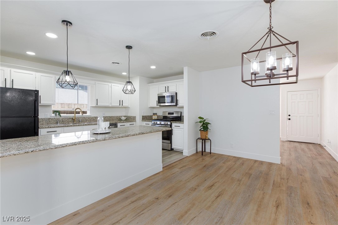 2112 Los Altos Street