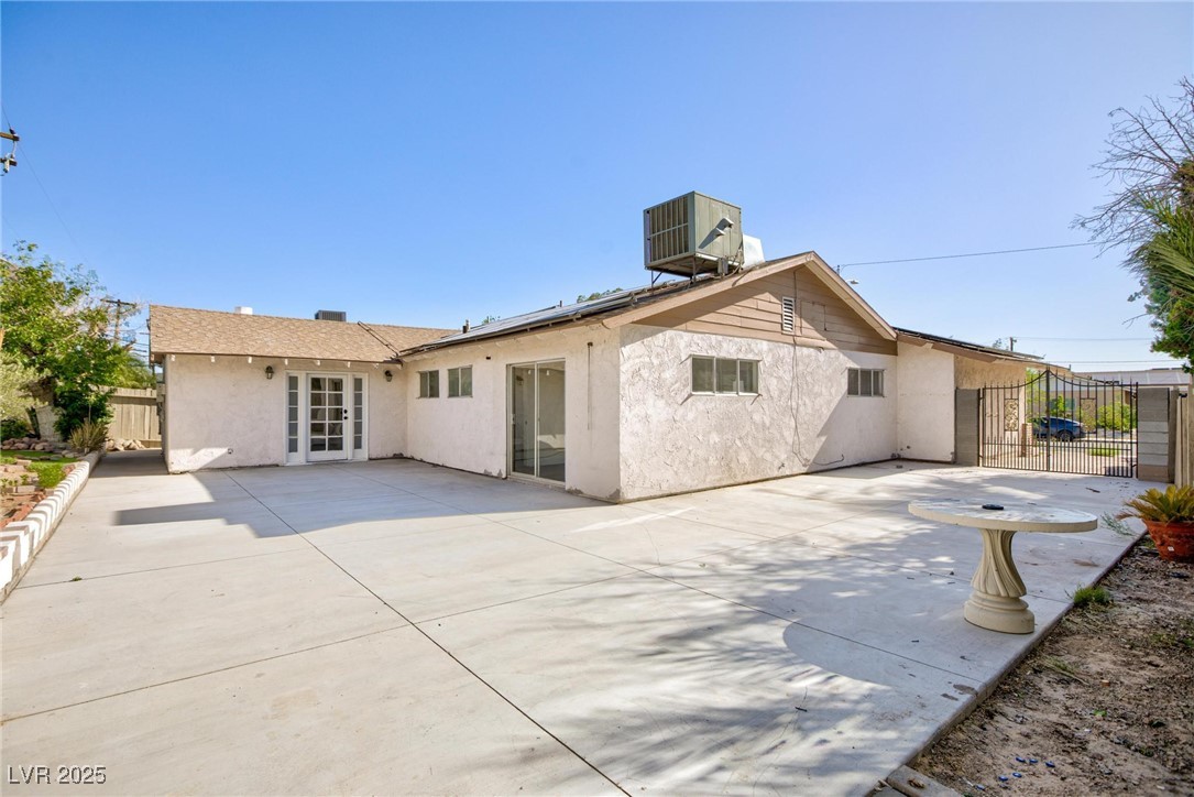 2112 Los Altos Street