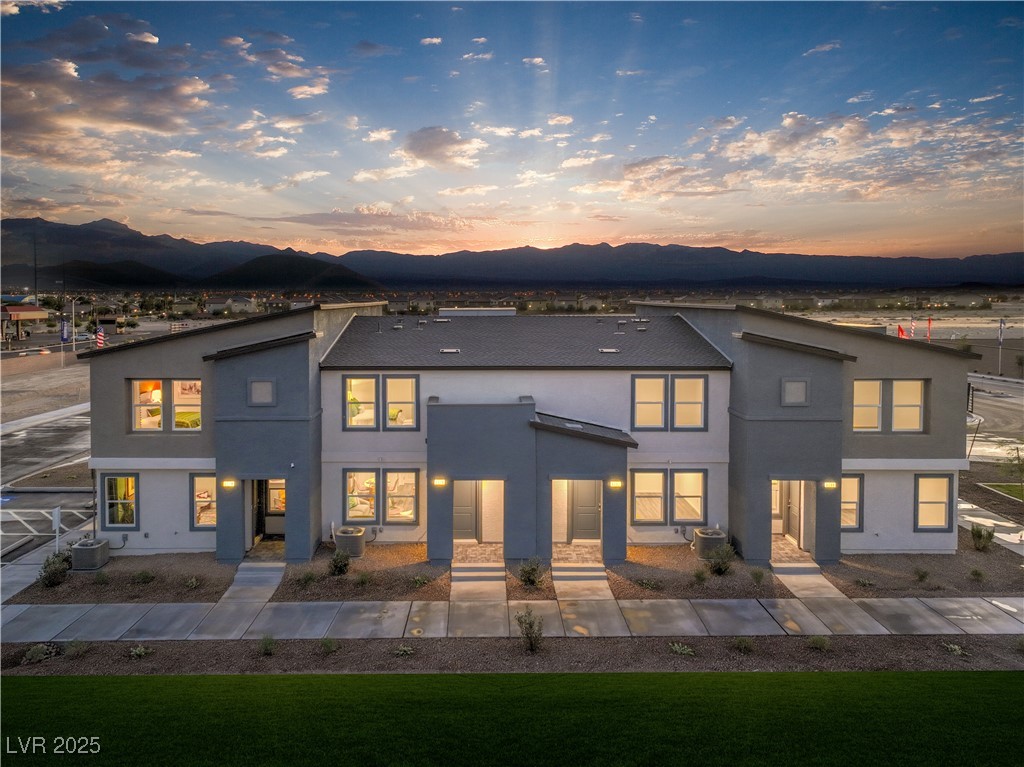 6177 Hibiscus Garden Street 181
