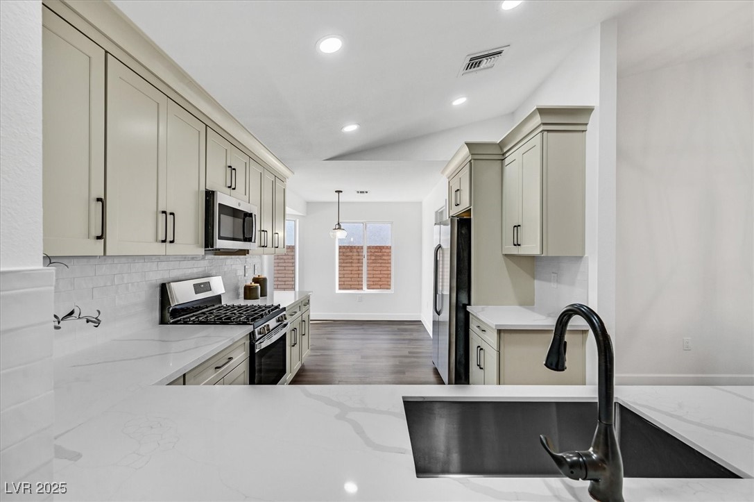 2820 Golf Links Drive