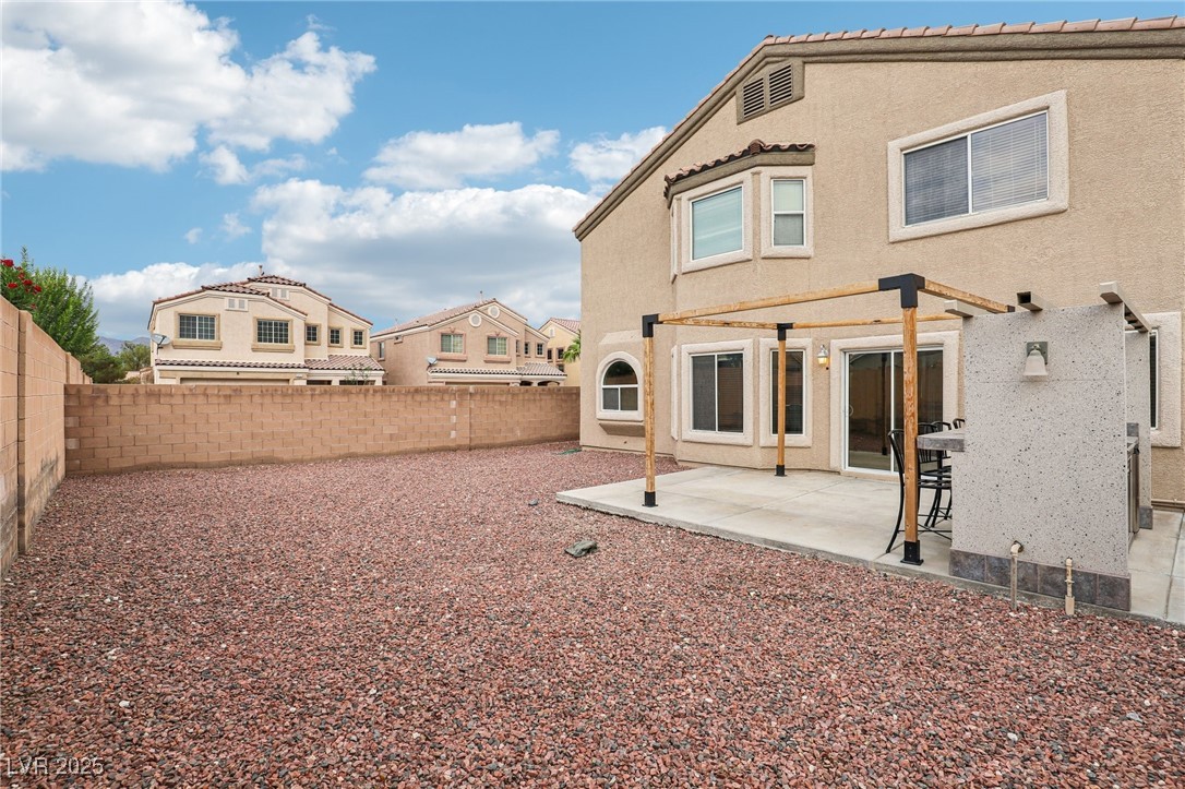 5541 Meridian Rain Street