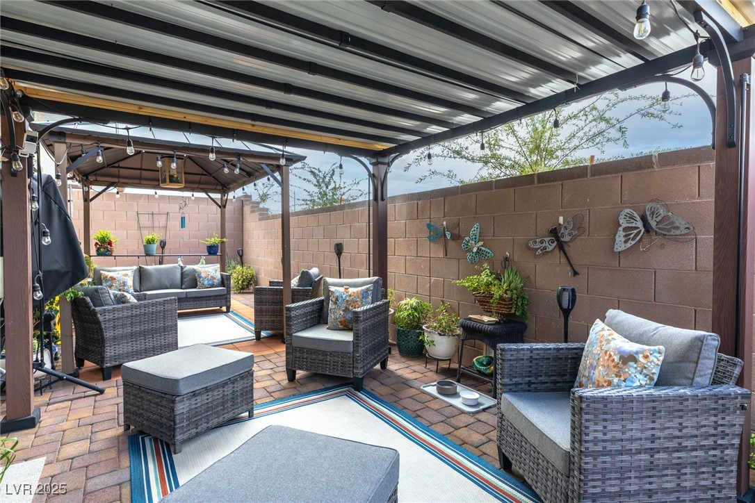 1981 Komodo Dragon Court