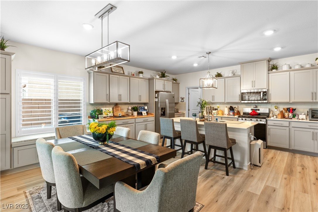 1981 Komodo Dragon Court