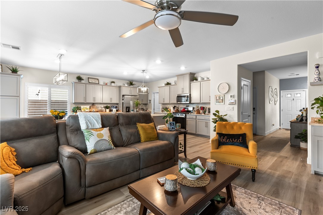 1981 Komodo Dragon Court