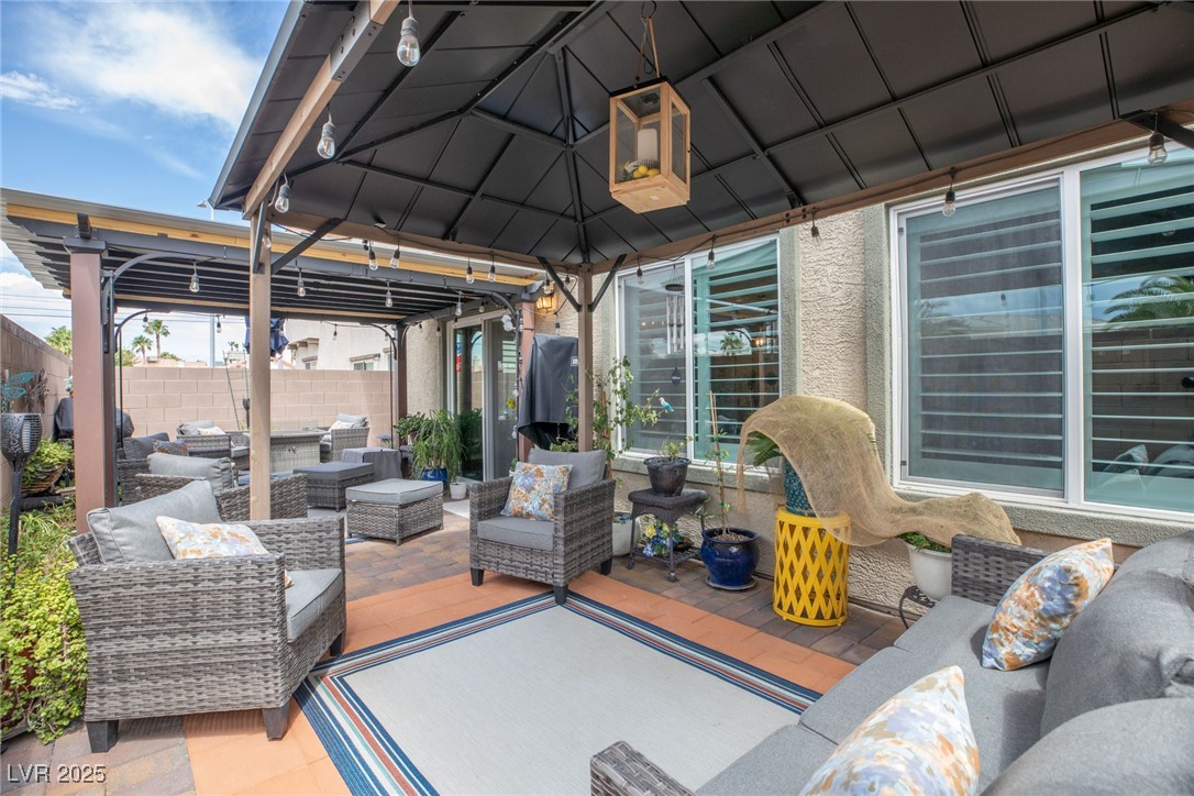 1981 Komodo Dragon Court