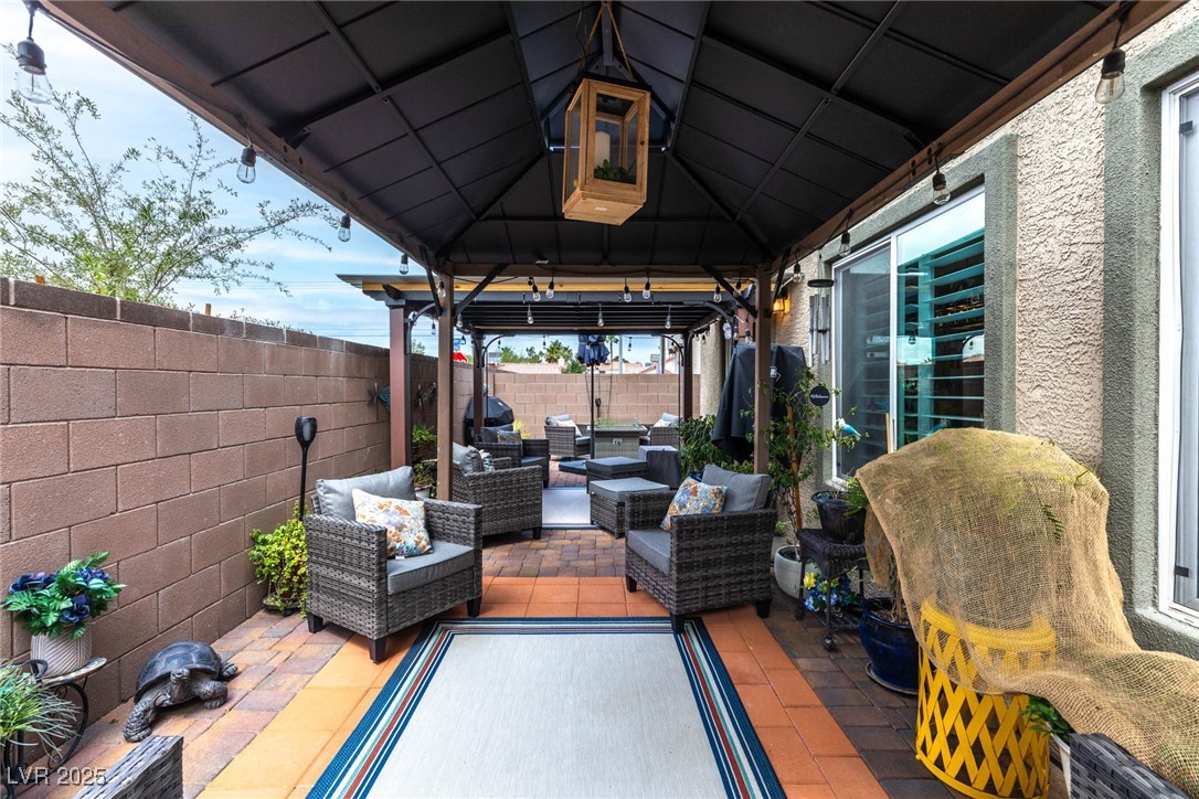 1981 Komodo Dragon Court