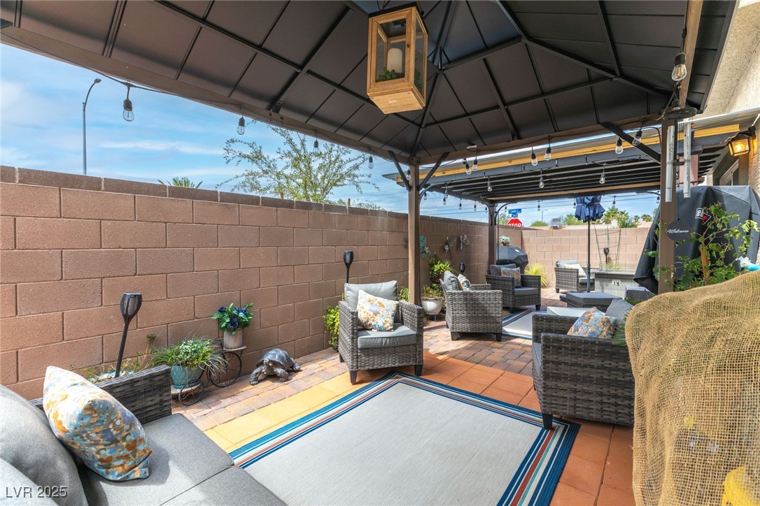 1981 Komodo Dragon Court