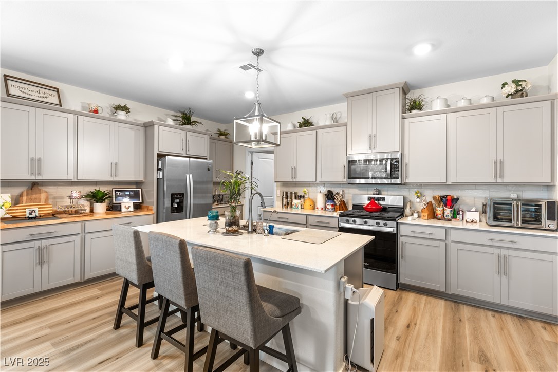 1981 Komodo Dragon Court