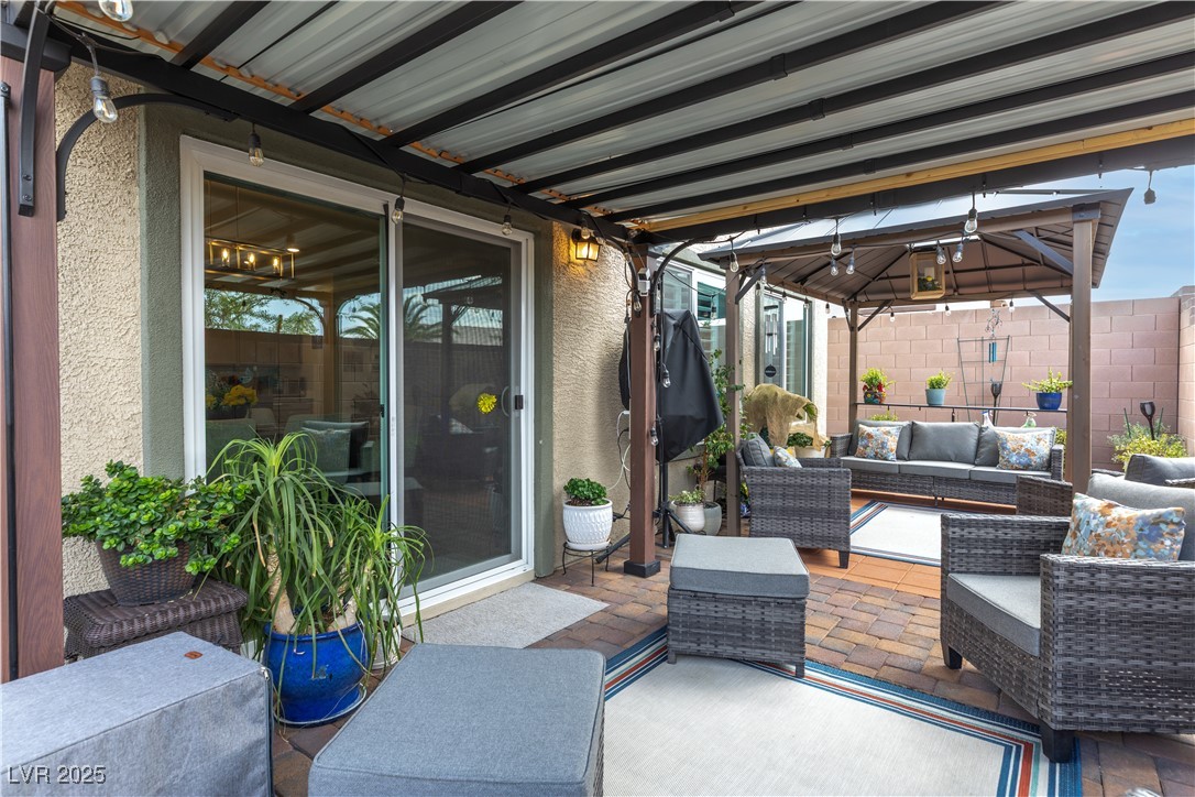 1981 Komodo Dragon Court