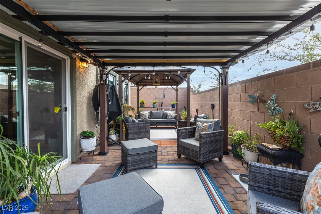 1981 Komodo Dragon Court