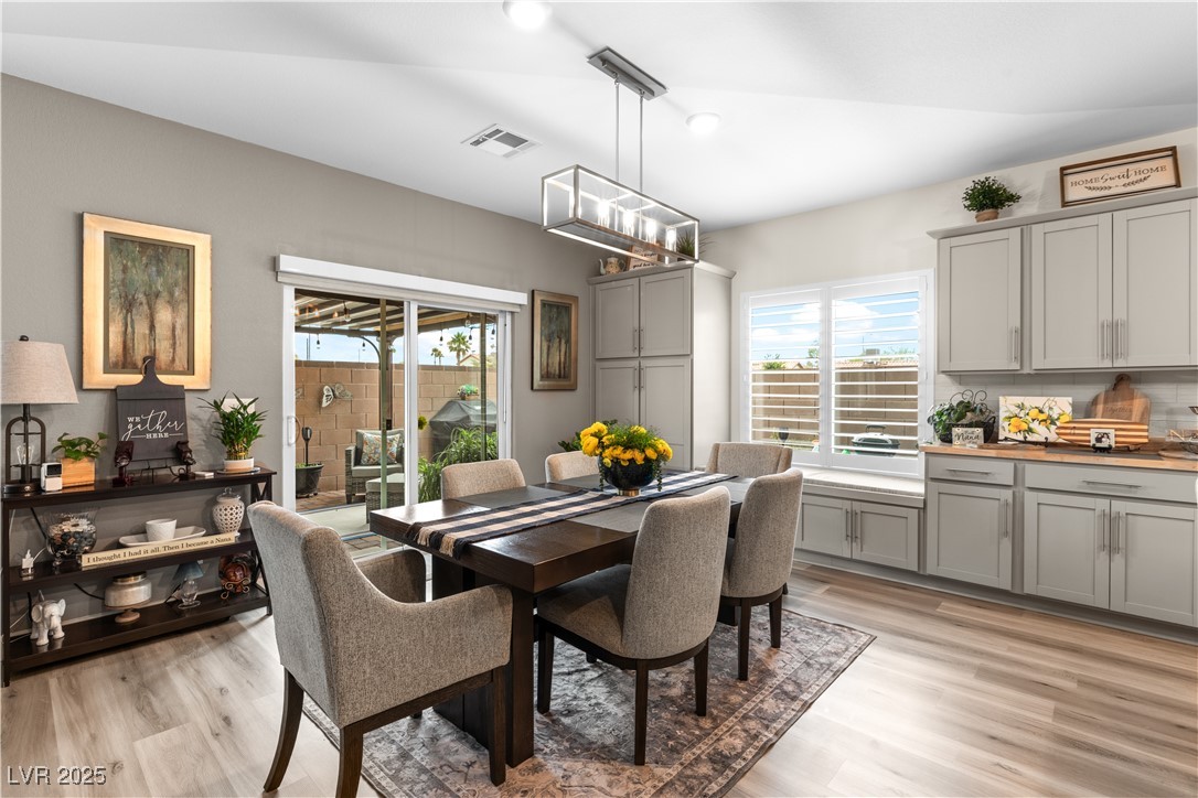 1981 Komodo Dragon Court