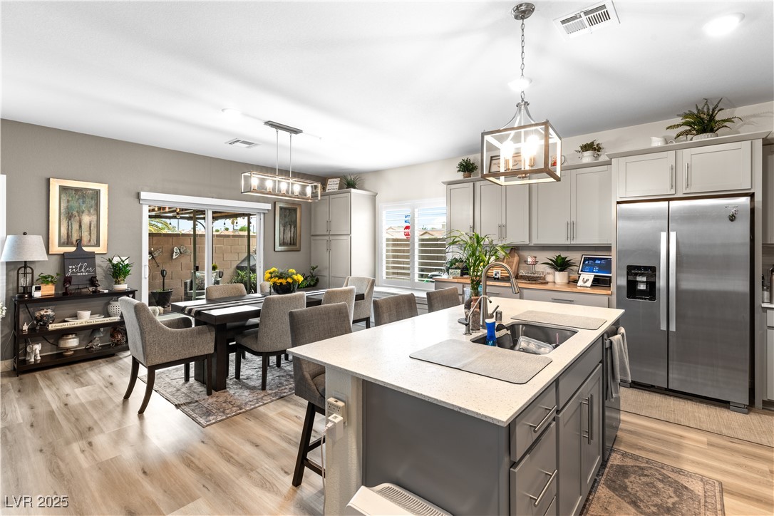 1981 Komodo Dragon Court