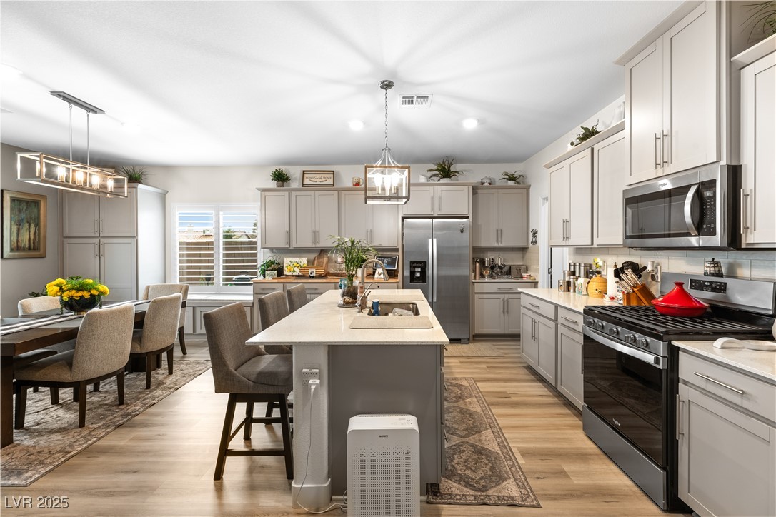 1981 Komodo Dragon Court