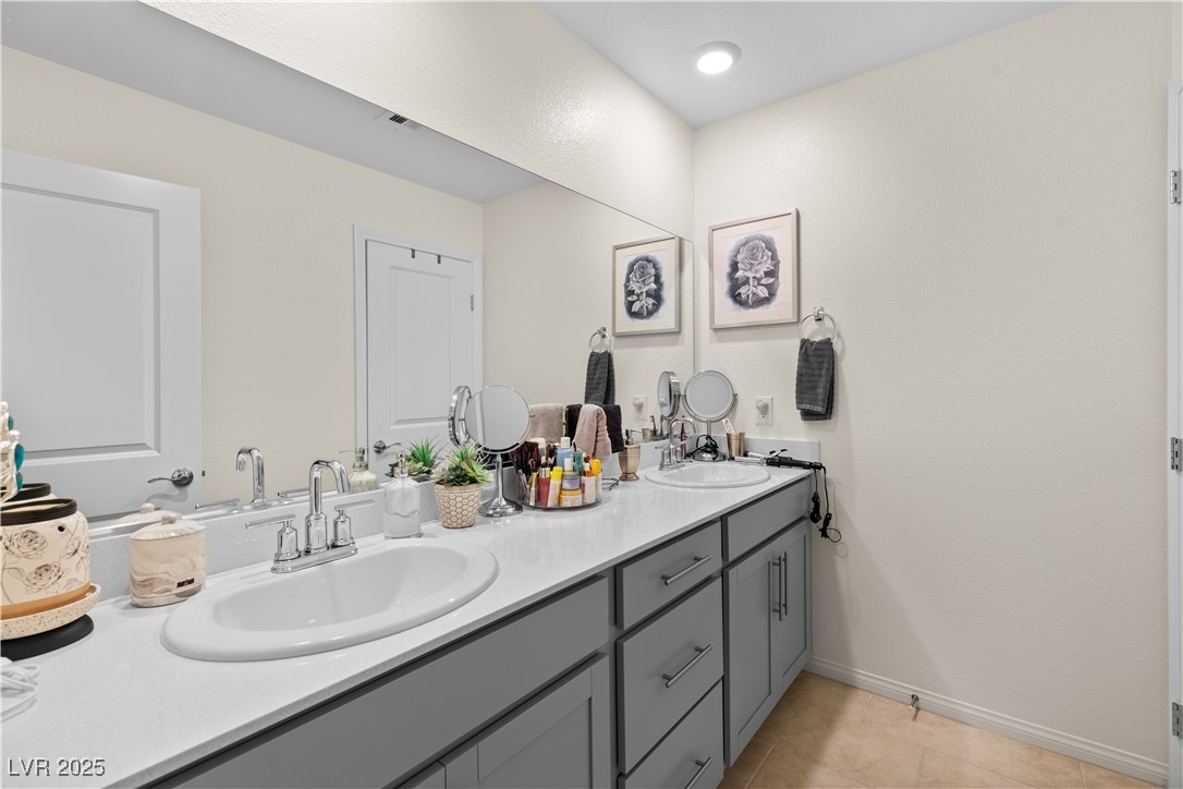 1981 Komodo Dragon Court