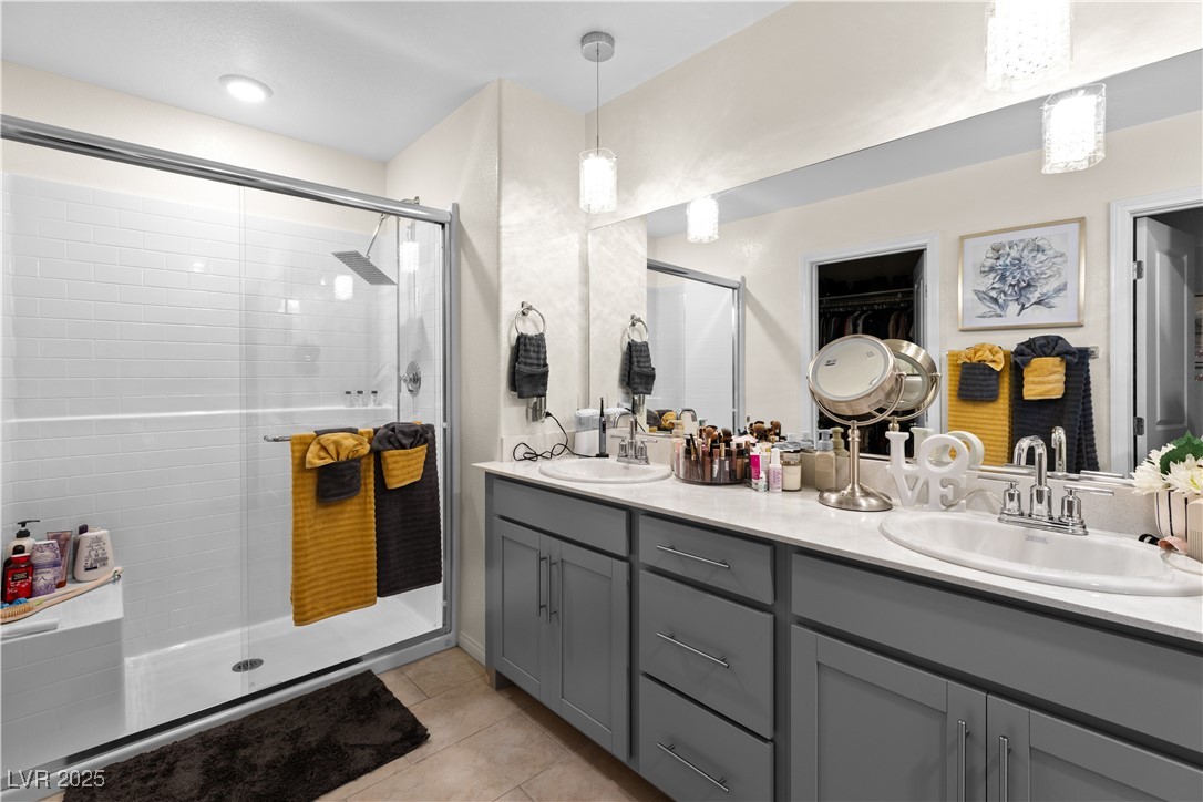 1981 Komodo Dragon Court