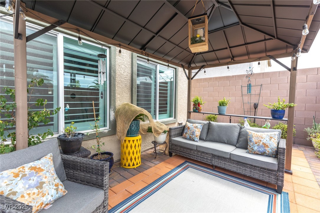 1981 Komodo Dragon Court