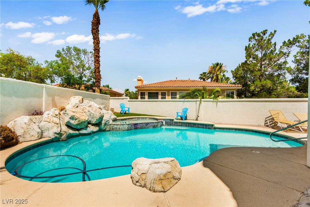 1800 Aztec Cliffs Court