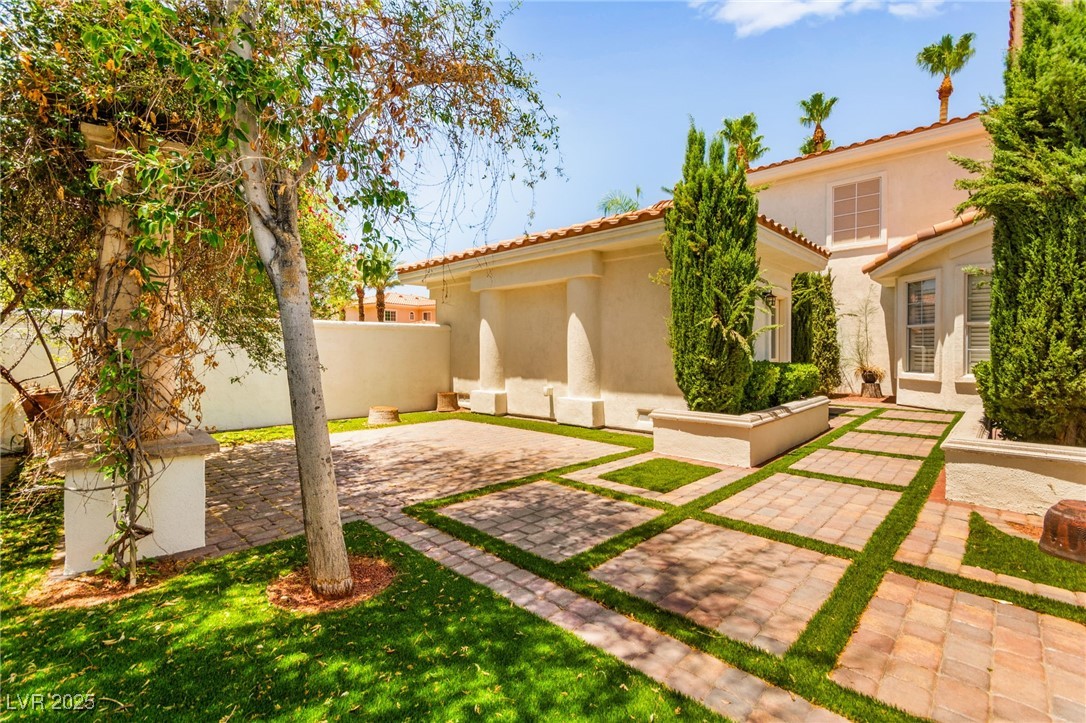 1800 Aztec Cliffs Court