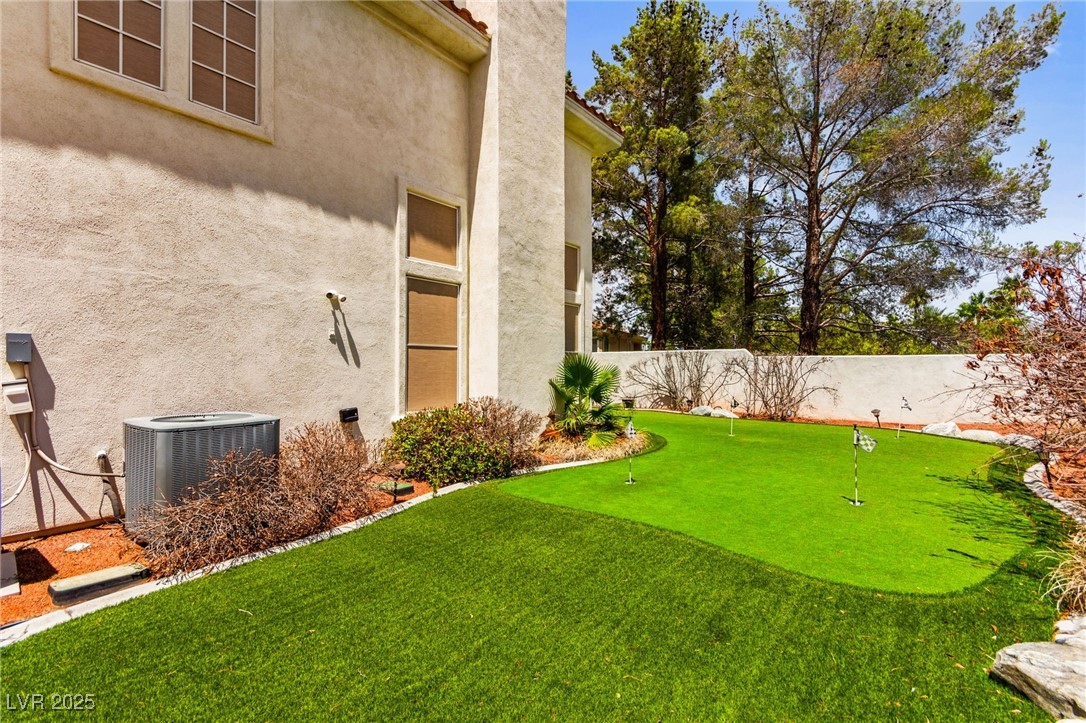 1800 Aztec Cliffs Court