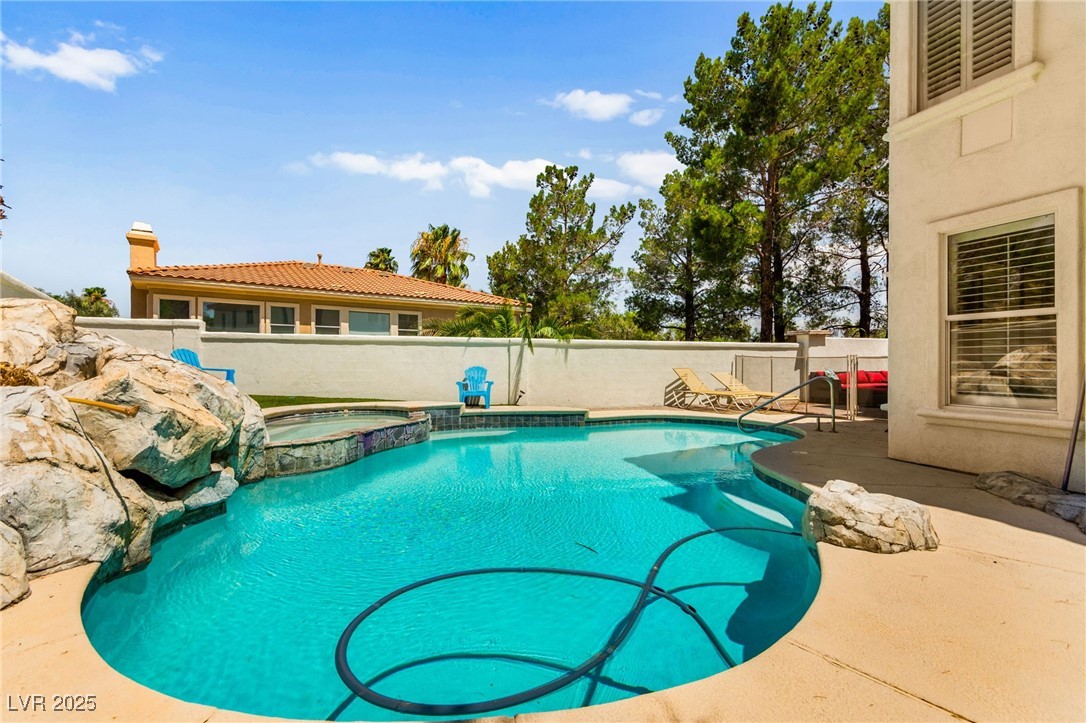 1800 Aztec Cliffs Court