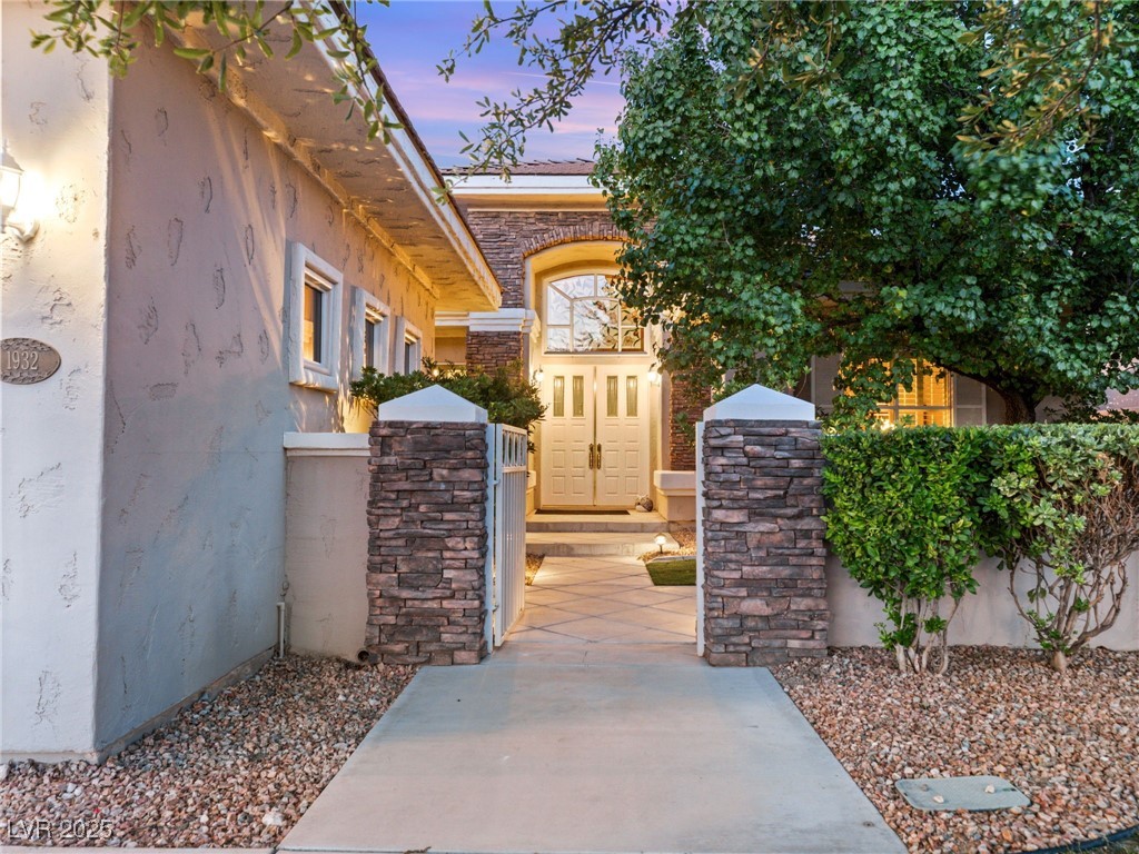 1932 Glenview Drive
