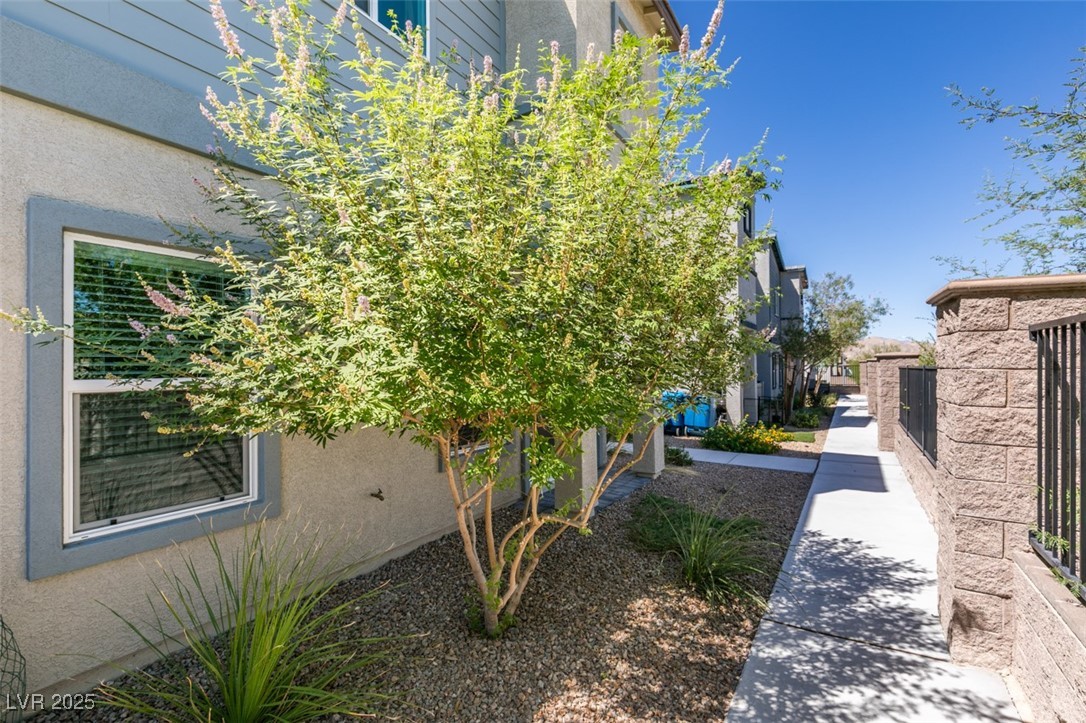 546 Thistleberry Avenue