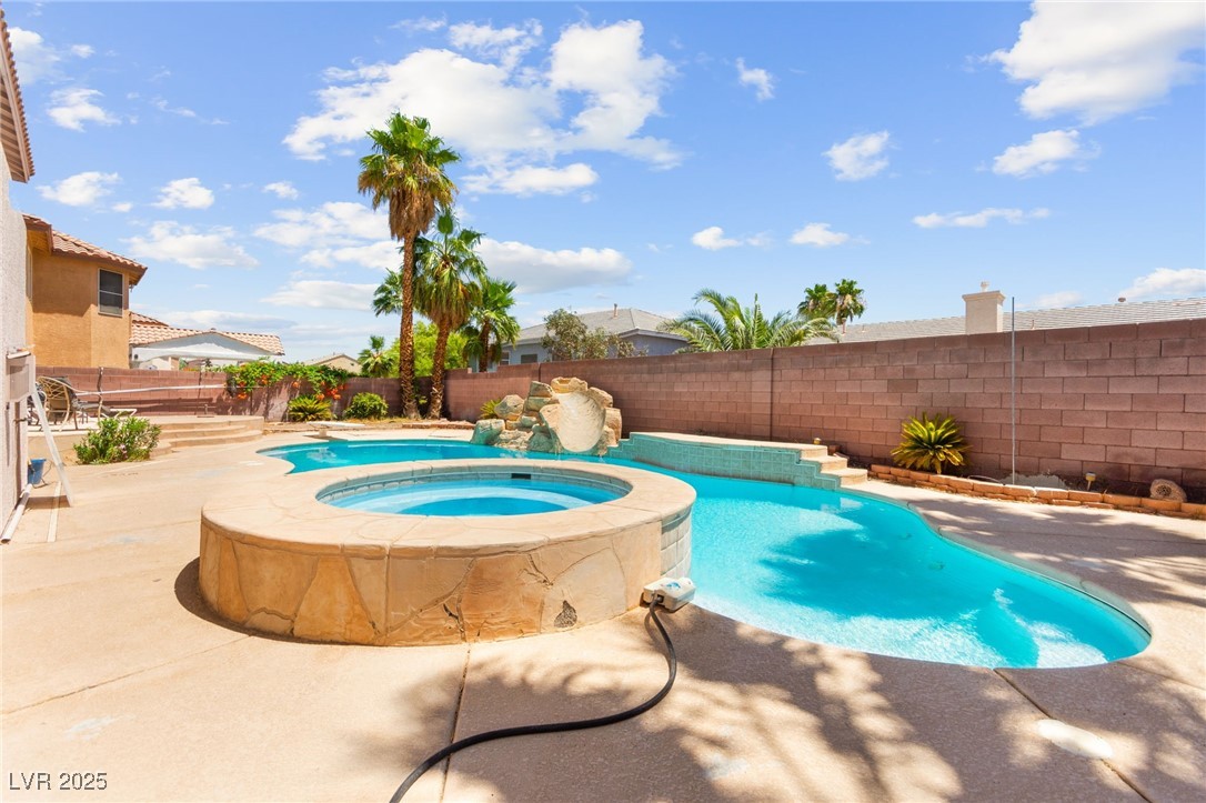 7536 Gossamer Wind Street