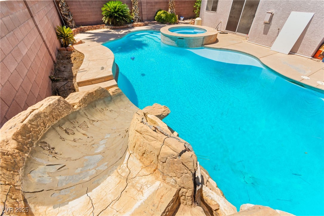 7536 Gossamer Wind Street