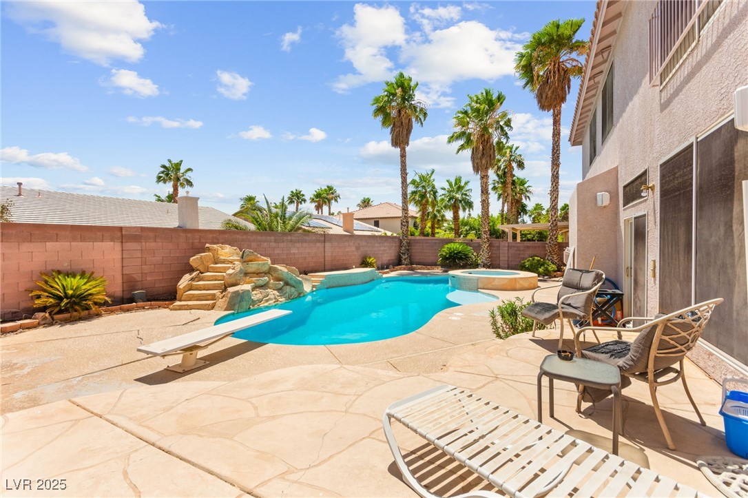 7536 Gossamer Wind Street