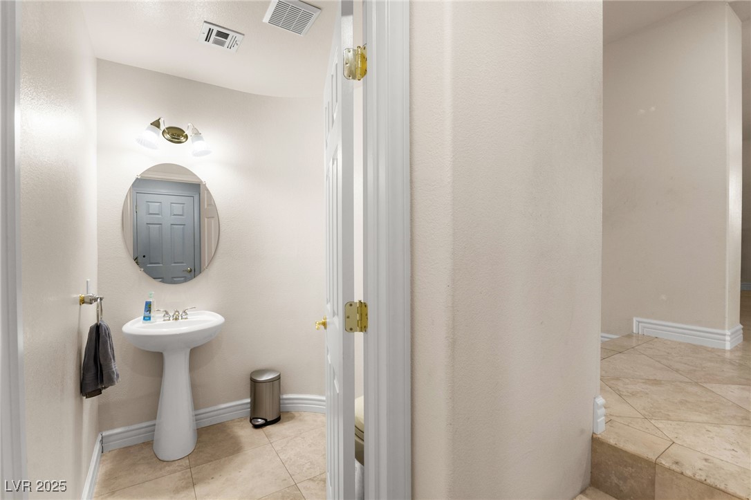 7536 Gossamer Wind Street