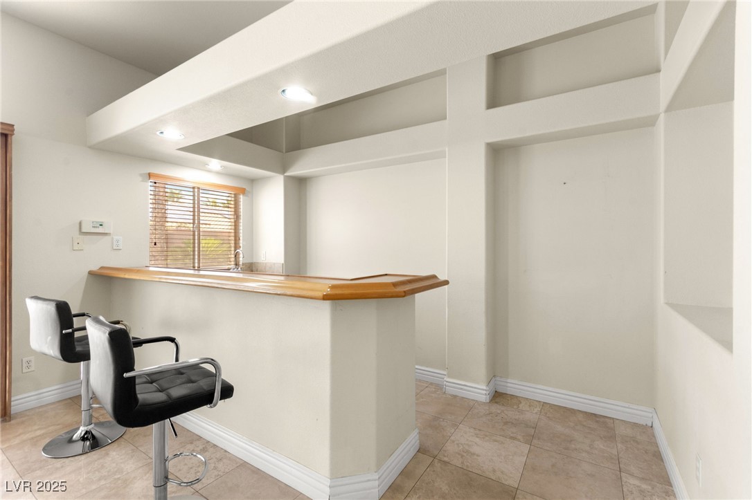 7536 Gossamer Wind Street