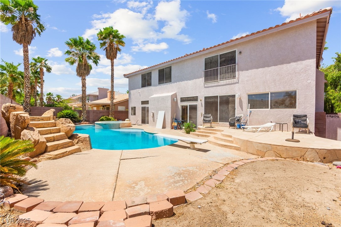 7536 Gossamer Wind Street