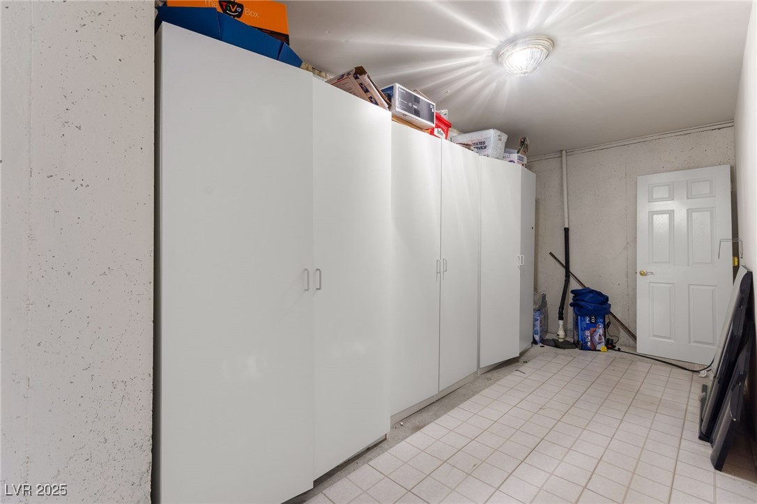 7536 Gossamer Wind Street