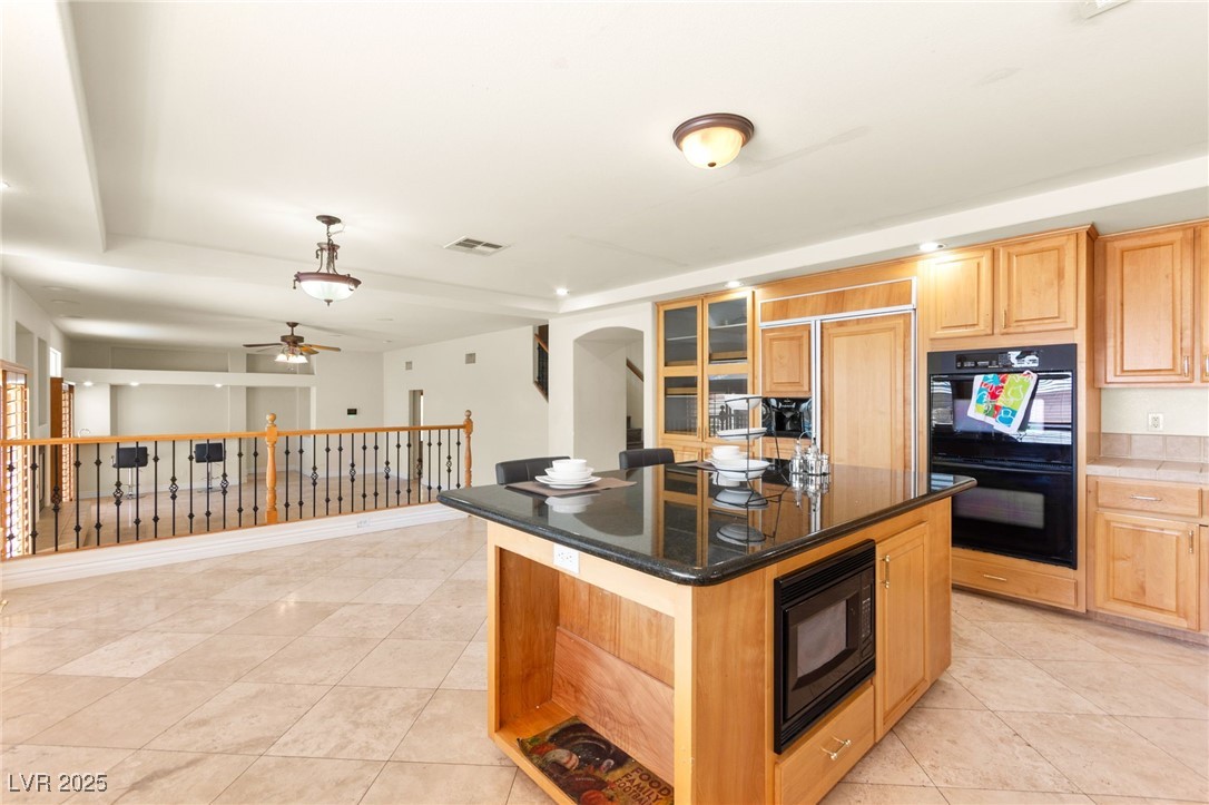7536 Gossamer Wind Street