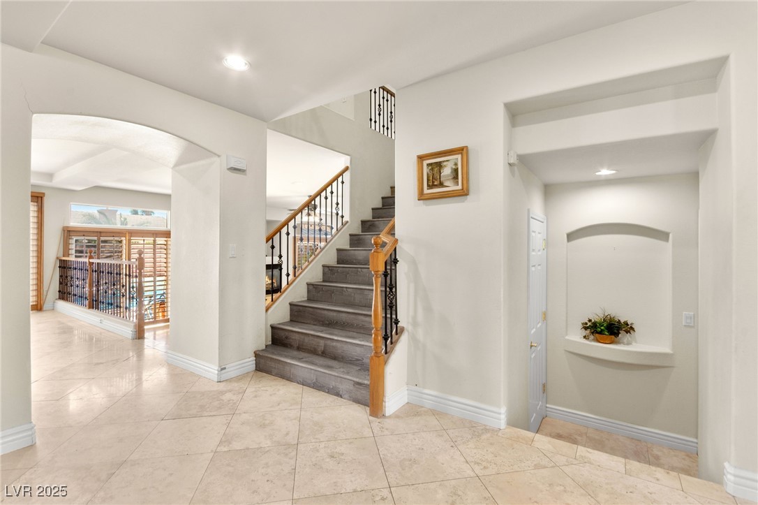 7536 Gossamer Wind Street