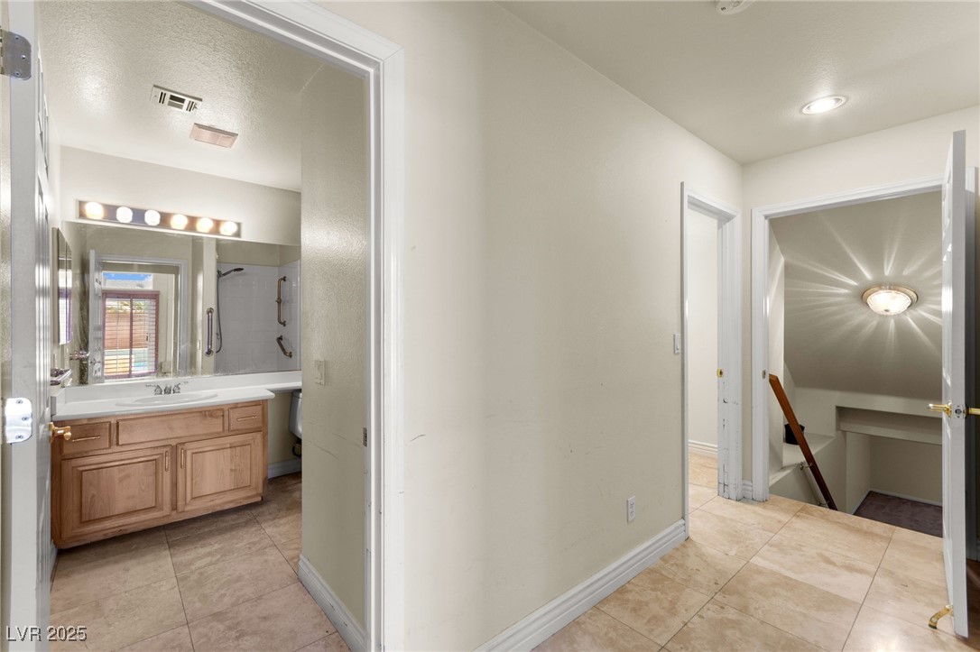 7536 Gossamer Wind Street