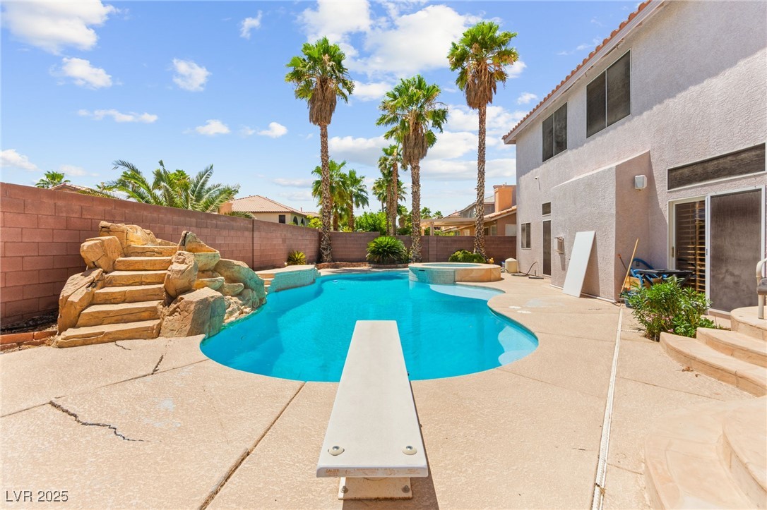 7536 Gossamer Wind Street