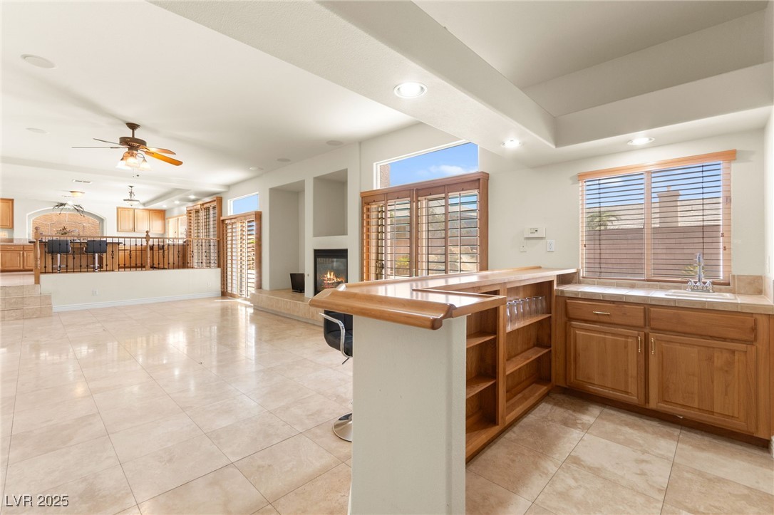 7536 Gossamer Wind Street