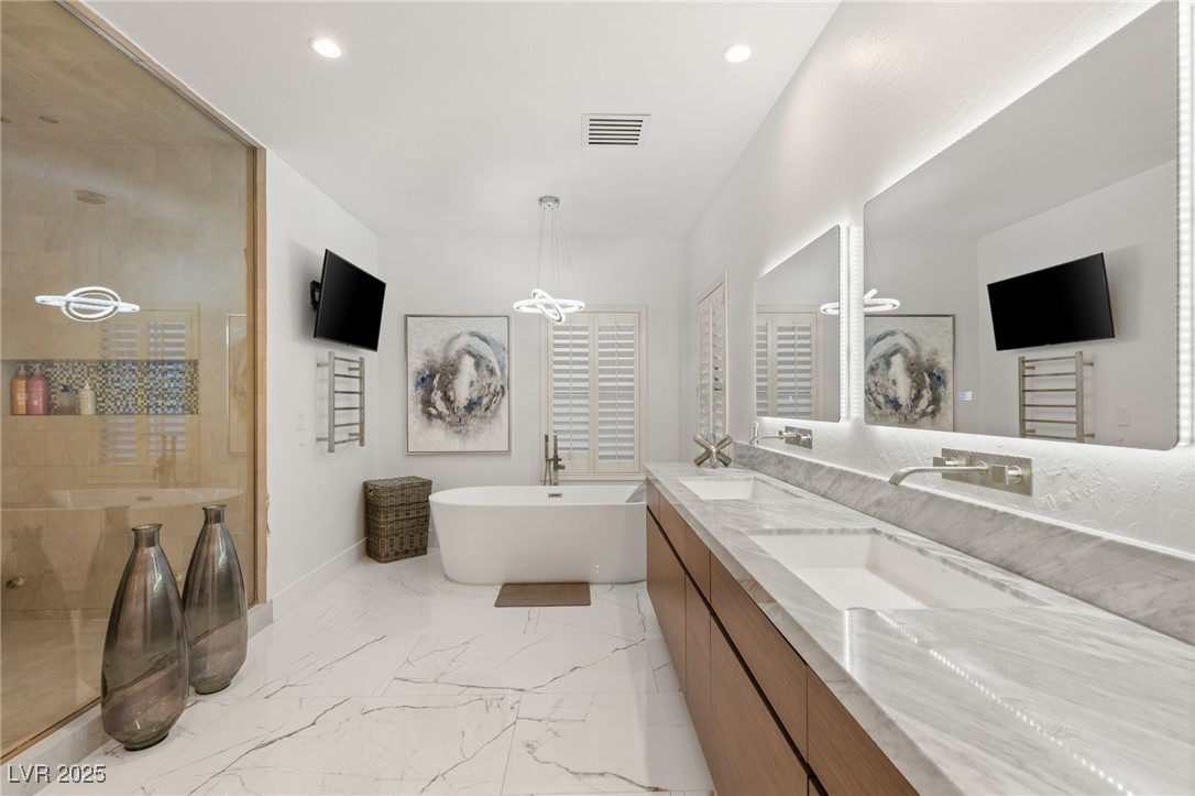 2240 Boutique Avenue