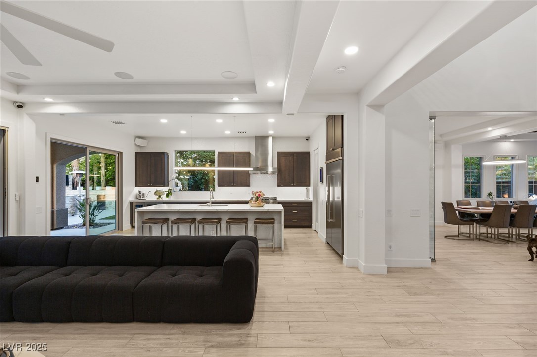 2240 Boutique Avenue