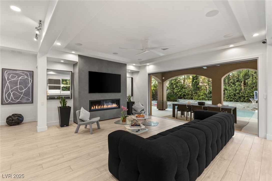 2240 Boutique Avenue