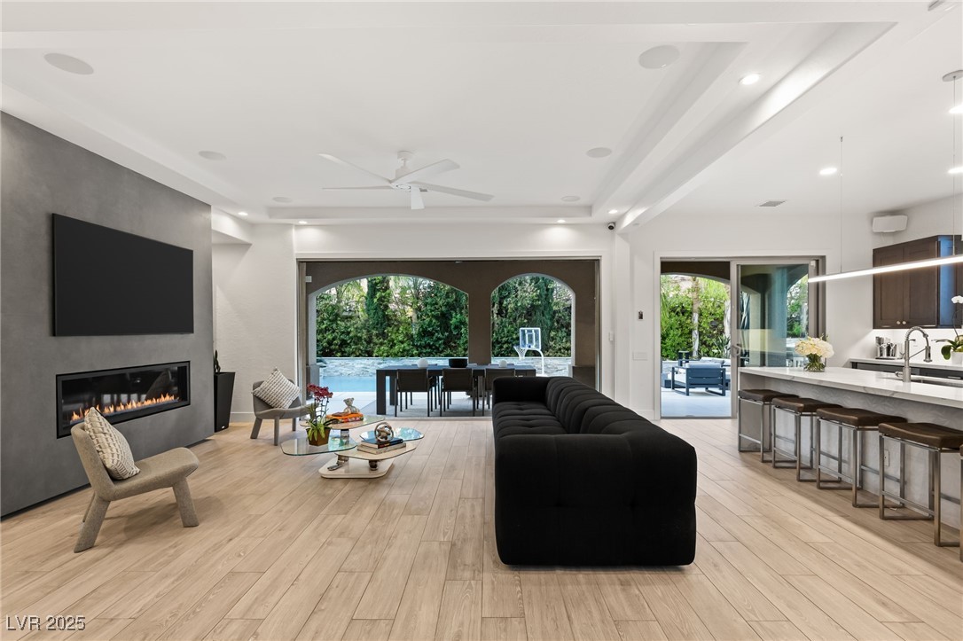 2240 Boutique Avenue
