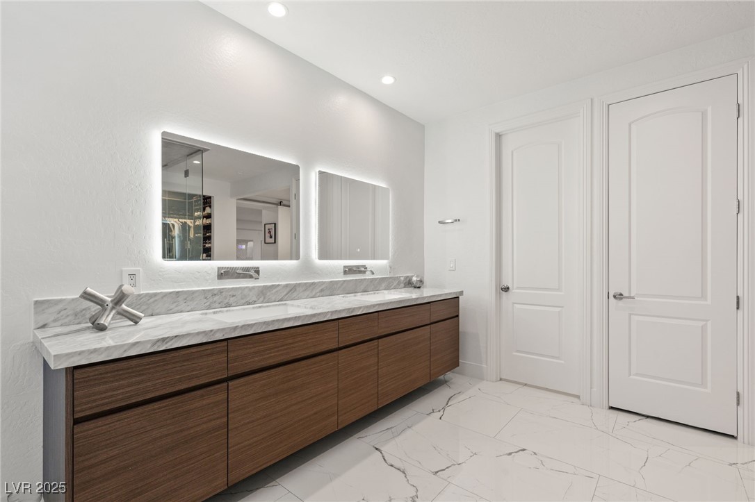 2240 Boutique Avenue