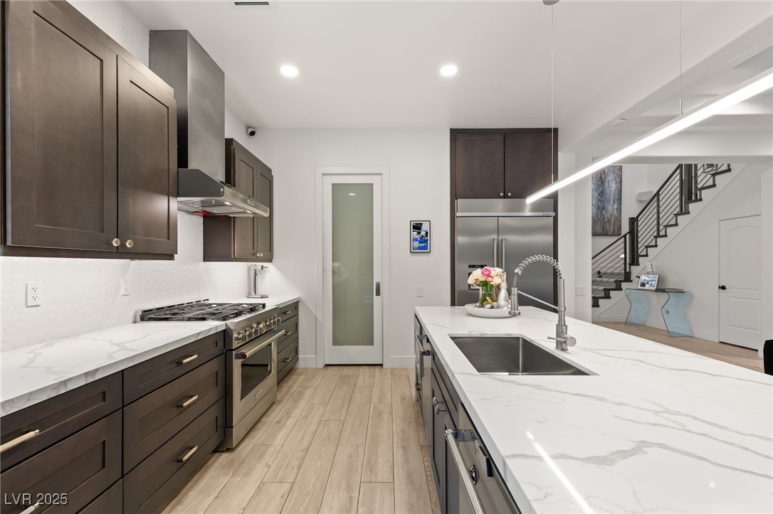 2240 Boutique Avenue