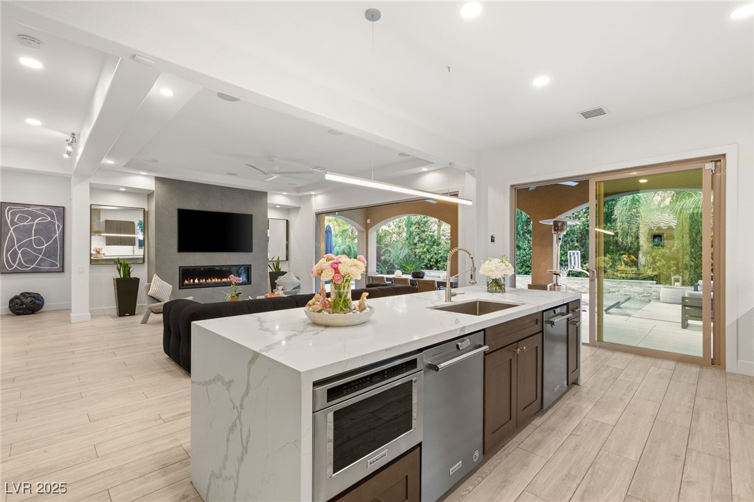 2240 Boutique Avenue