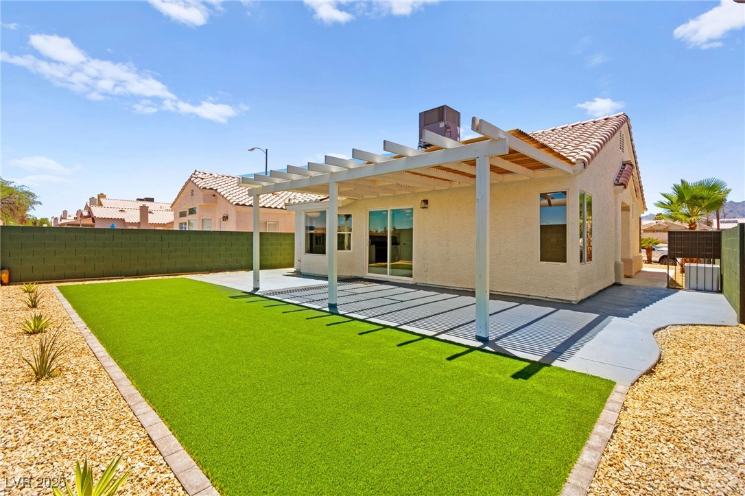 1904 Leaning Pine Way