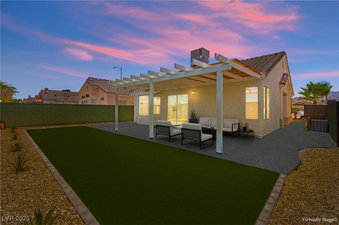 1904 Leaning Pine Way