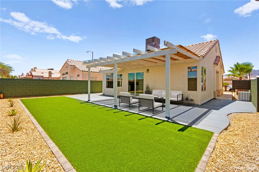 1904 Leaning Pine Way